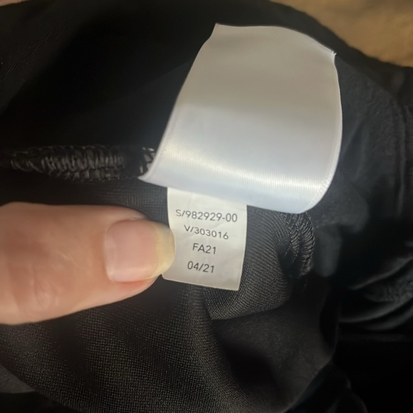 Athleta Seasoft Mid Rise Straight Crop Black Size MP New Without Tag - Picture 15 of 16